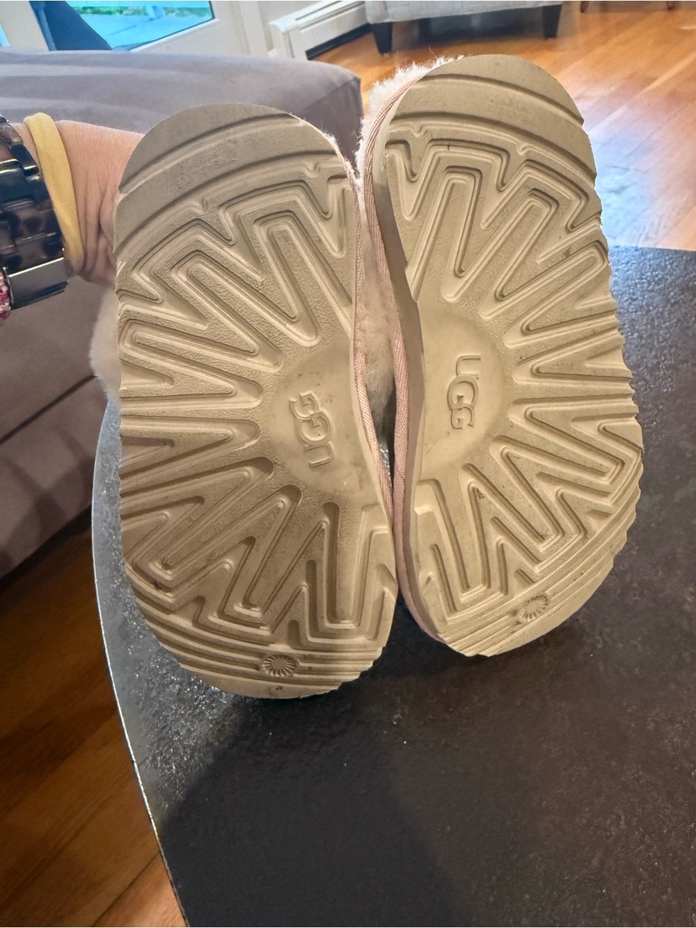 UGG Kids Rose Gold Metallic Shearling Clog - Picture 4 of 4